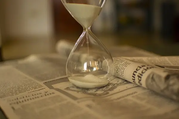 余字开头有含义女